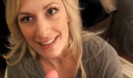 رقص های سبزه Slutty و چشمک می زند سکس جوردی و Tits On Cam 2