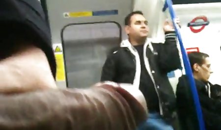 الاغ محکم سکس جوردی با زن او را می پوشد